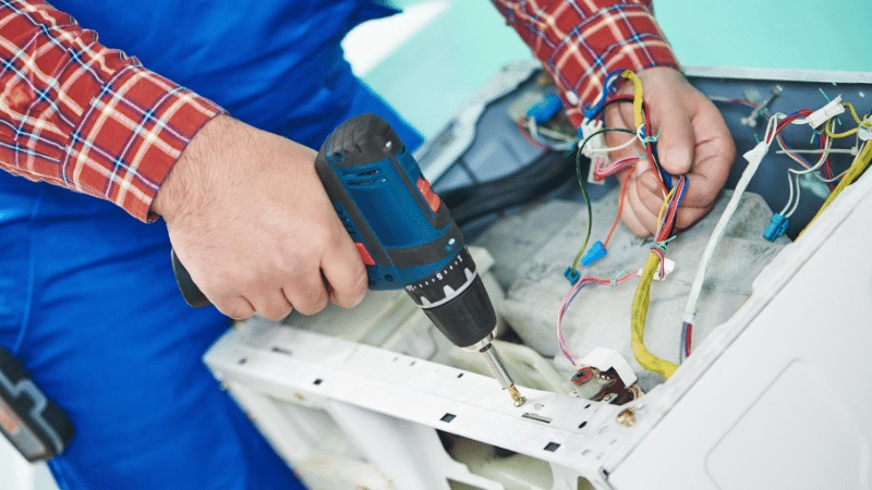 Bergama Ariston Ariston çamaşır makinesi kart tamiri – Su almama arızası orijinal parça ile giderildi. - Teknik servis örneği